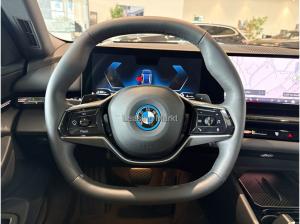 BMW 530 530e xDrive Touring Navi Tempom.aktiv Panoramadach Bluetooth PDC MP3 Schn.