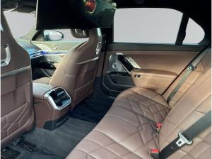 BMW 750 e xDrive M Sport THEATRE SCREEN 31 ZOll,AHK,MASSAGE,KLIMA SITZE,ACC,AUTOBAHN ASSISTENT,PGD SKY LOUNG