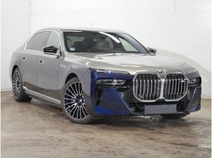 BMW i7 M70 xDrive //ExecutiveLoungeSeating TwoTone