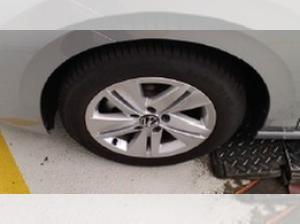 Volkswagen Golf VIII 1,5 TSI Life R-Kamera Navi SideAssist ACC Head-up LED-Plus