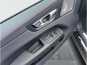Volvo XC60 Ultra Black Edition T8 AWD Plug-in Hybrid, Elektrisch/Benzin
