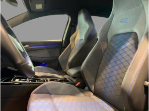 Volkswagen Golf VIII R 2.0TSI DSG 4x4 NAVI PDC LED+