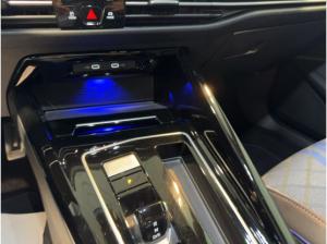 Volkswagen Golf VIII R 2.0TSI DSG 4x4 NAVI PDC LED+