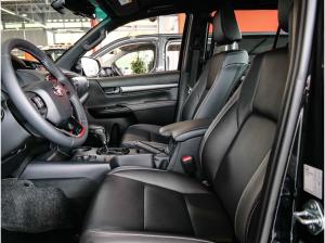Toyota Hilux 2.8 D-4D DoubleCab 4X4 Invincible