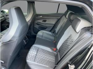 Volkswagen Golf VIII 1.5 eTSI R-Line DSG LED AHK Kamera