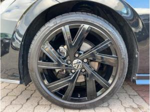 Volkswagen Golf VIII 1.5 eTSI R-Line DSG LED AHK Kamera