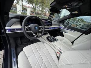 BMW i7 xDrive60 M Sport B&W AHK TV Massage Pano-Sky