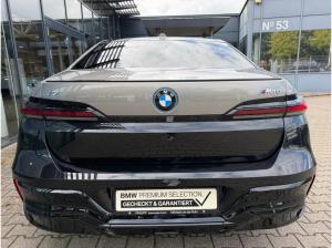 BMW i7 M70 xDrive M Permance Two-Tone B&W TV Lounge