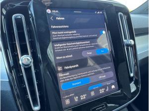 Volvo XC40 B3 Plus Dark 7-Gang Doppelkupplungsgetriebe