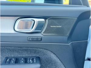 Volvo XC40 B3 Plus Dark 7-Gang Doppelkupplungsgetriebe