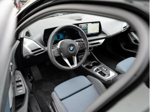 BMW 120 PANO AdLED KoZg SpSitze SpieglP ParkA S-Glas *Mehrere Farben Verfügbar*