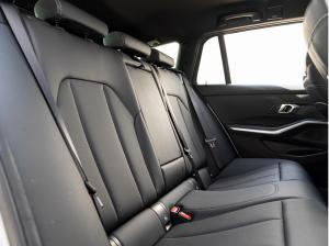 BMW 318 d Tour M-Sport AHK ACC KoZg Wireless S-Glas Schwarz / Grau