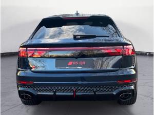 Audi RS Q8 SUV performance *Aktion*