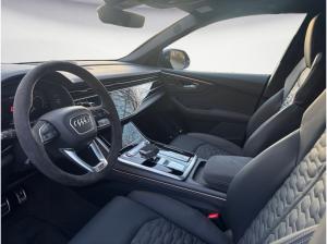 Audi RS Q8 SUV performance *Aktion*
