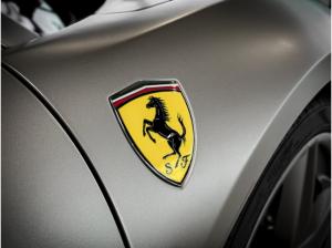 Ferrari 488 GTB Coupe **Carbon Innen/Außen*Mattlack*LED*
