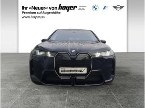 BMW ix M70 xDrive M Sportpaket Luftfederung Bowers & Wilkins uvm.