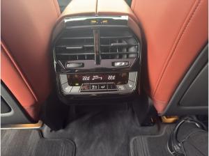 BMW ix M70 xDrive M Sportpaket Luftfederung Bowers & Wilkins uvm.