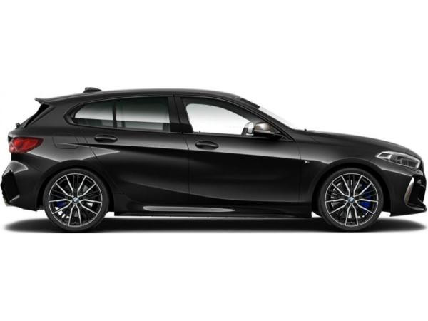 Foto - BMW M135 i xDrive 306 PS / NEUER BMW 1er (F40) direkt verfügbar! Für nur 399,00€ ohne Anzahlung !