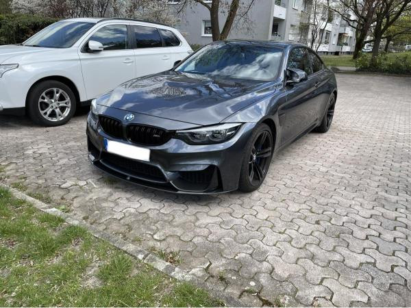 Foto - BMW M4 Competition Volles Carbon-Paket
