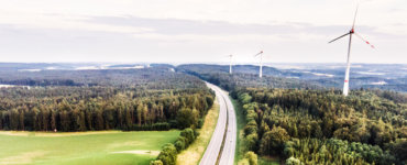 autobahn mit windrädern