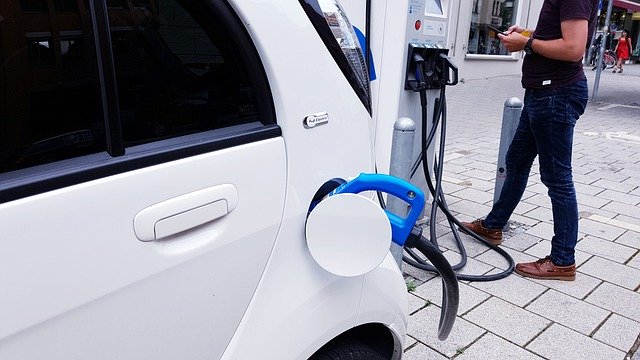 Reisen mit E-Auto: Tipps & Elektroautos mit hoher Reichweite