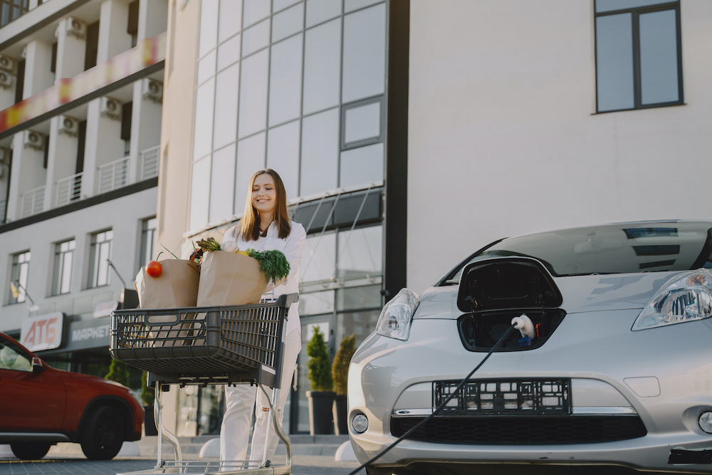 elektroauto am supermarkt kostenlos laden