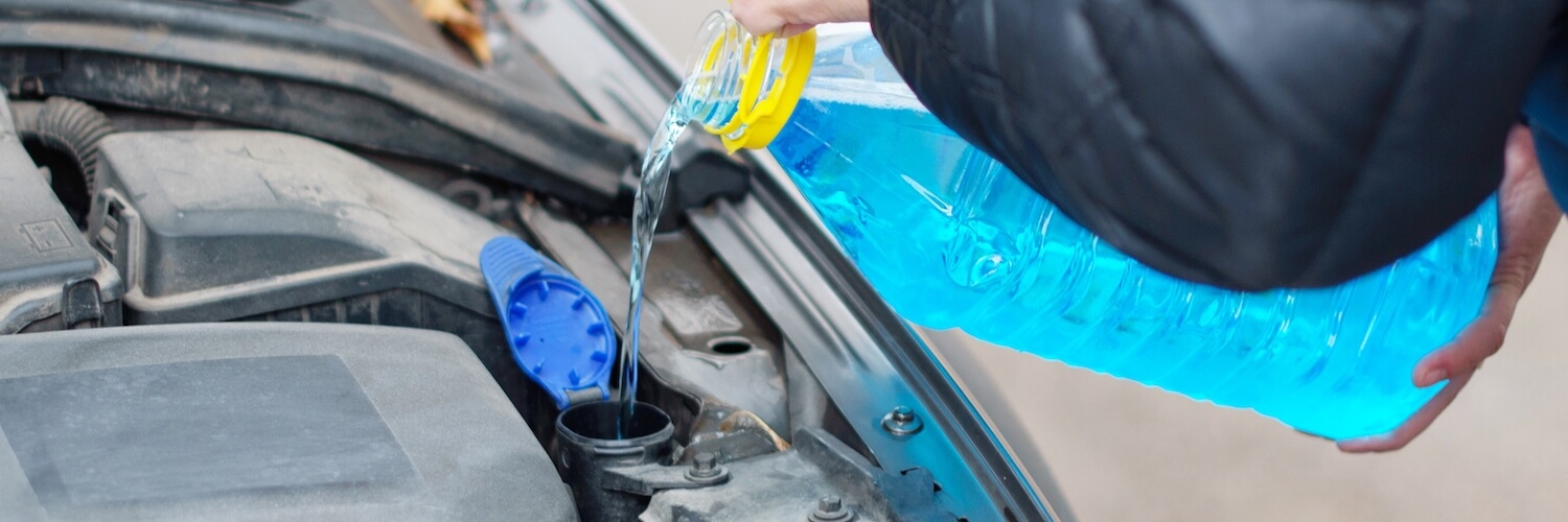 Kühler und Wischwasser: Bei der Kälte auf genug Frostschutz fürs Auto achten