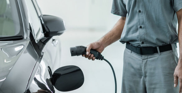 plug in hybrid stecker an ladestation