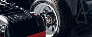 autoreifen in der fachwerkstatt auswuchten lassen