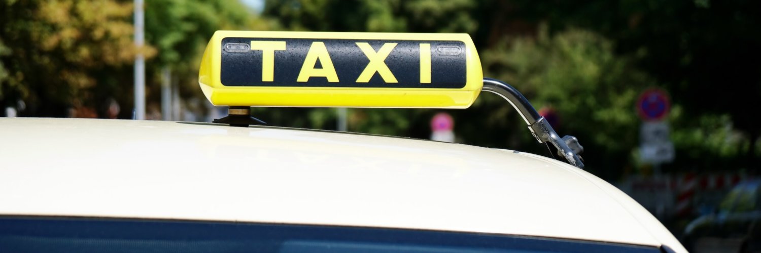 taxi mit taxischild