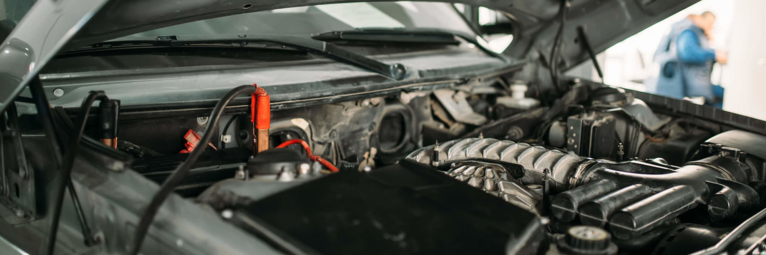 starthilfe geben bei leerer autobatterie