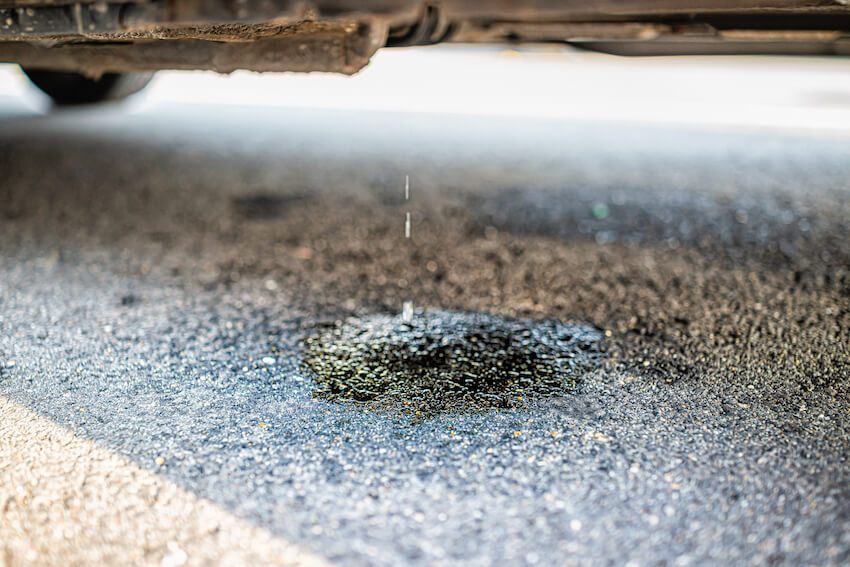 pfuetze aus bremsfluessigkeit unter dem auto