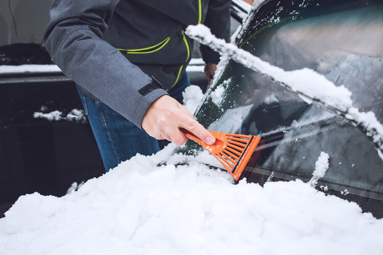 Auto-Gadgets für den Winter: Eiskratzer, Heizlüfter & Co. im Check!