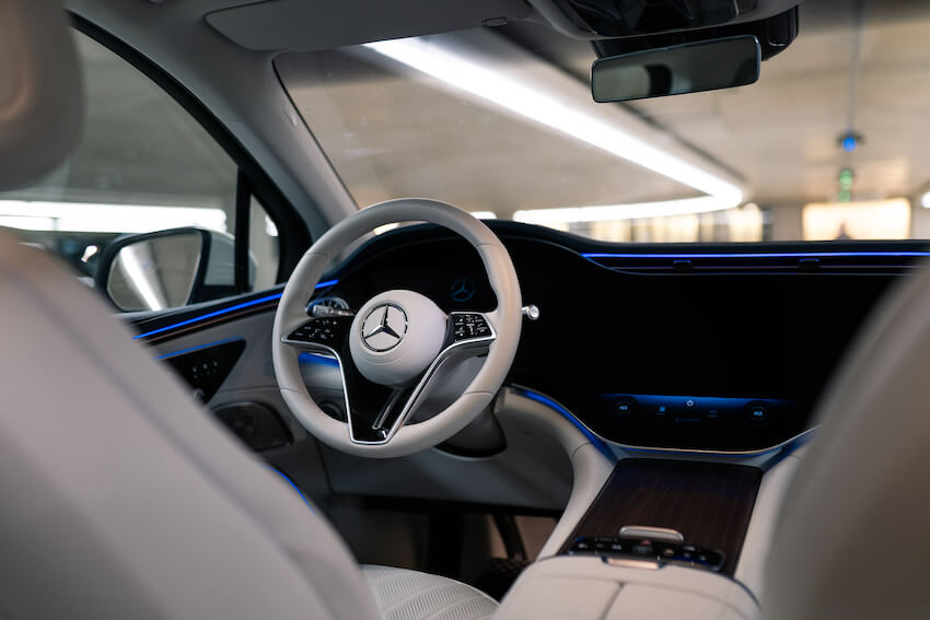 mercedes benz eqs suv cockpit