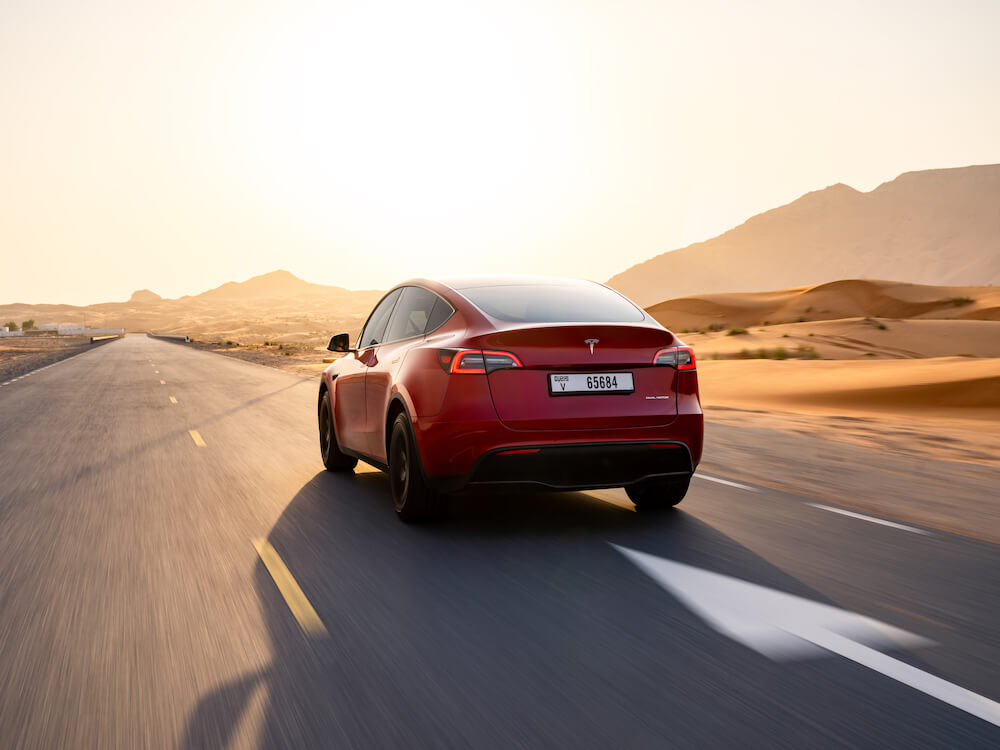 tesla model y fahrverhalten auf der strasse