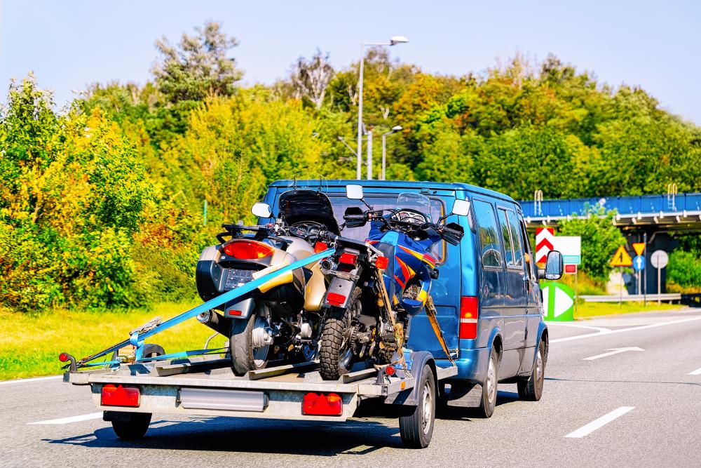 motorrad mit dem auto anhaenger transportieren