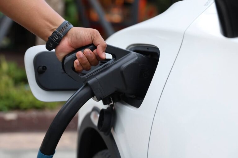  Änderungen für Autofahrer 2025: Neue E-Auto-Förderung & Co.! Bildidee 